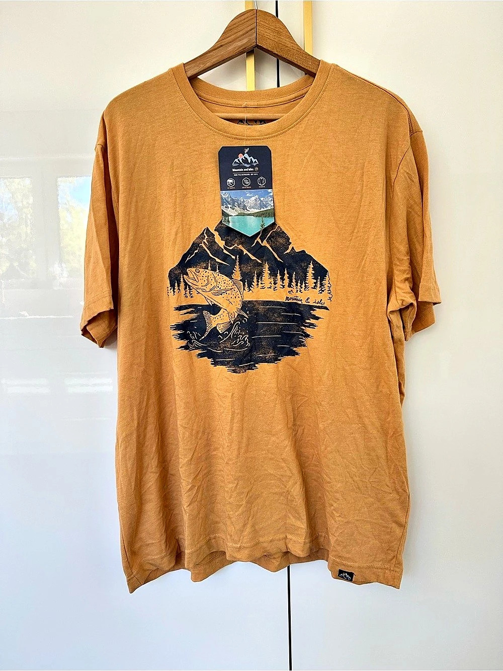 Mountain and Isles Graphic Short Sleeve T-shirt XL NWT